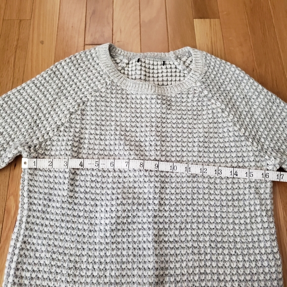 Cozy Grey And White Knit Crewneck Sweater - Picture 5 of 6